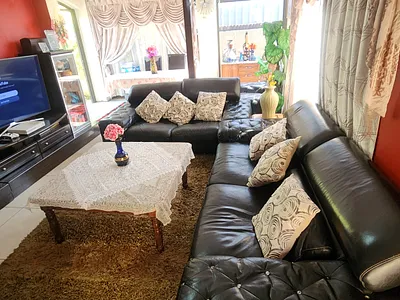 3 Bedroom Townhouse For Sale in Alberton - 8mcq.webp