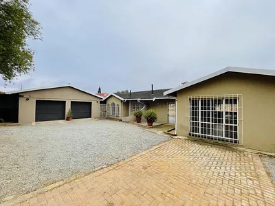 3 Bedroom House For Sale in Alberton - kO2I.webp