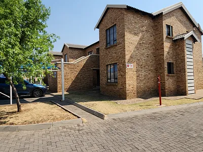 2 Bedroom Townhouse For Sale in Alberton - img