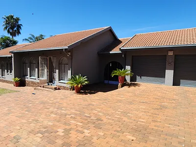 4 Bedroom House For Sale in Johannesburg - 11GH.webp