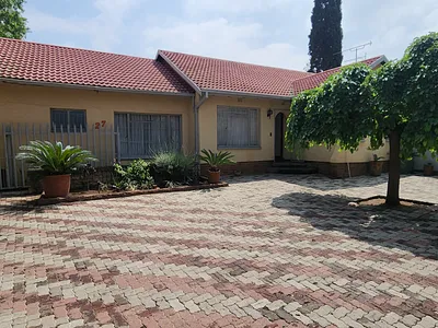 4 Bedroom House For Sale in Alberton - 8uGJ.webp