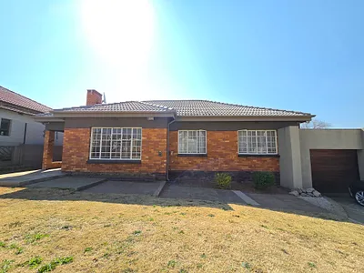 3 Bedroom House For Sale in Johannesburg - moqS.webp