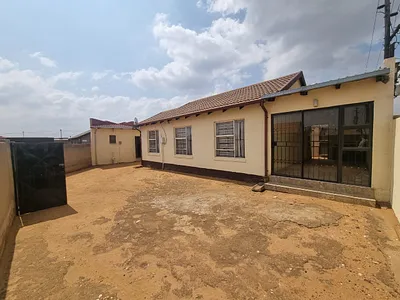 3 Bedroom House For Sale in Soweto - piIx.webp