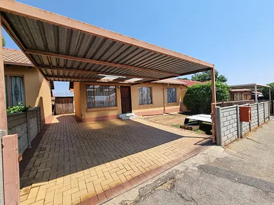 3 Bedroom Townhouse To Rent in Johannesburg - i8Up.webp