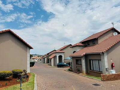 2 Bedroom Apartment For Sale in Johannesburg - AFbw.webp