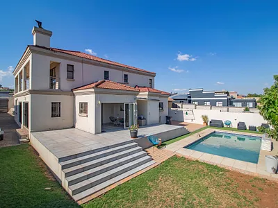 4 Bedroom House For Sale in Johannesburg - 0kYY.webp
