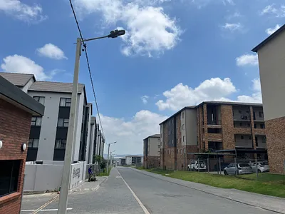 2 Bedroom Apartment For Sale in Johannesburg - YIS1.webp