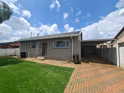 3 Bedroom House For Sale in Germiston - PmLz.webp