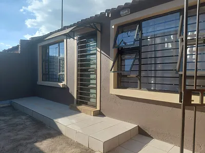 4 Bedroom House For Sale in Soweto - img