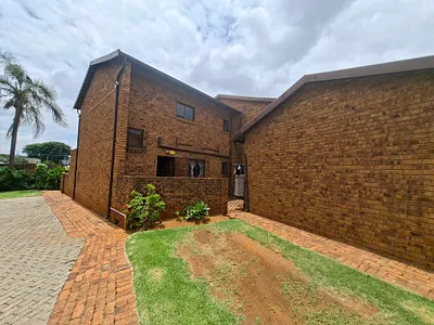 2 Bedroom Townhouse For Sale in Germiston - img