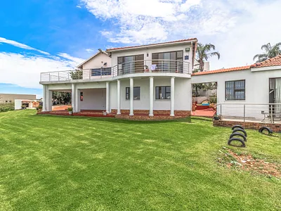 4 Bedroom House For Sale in Johannesburg - zwKO.webp