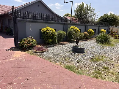 4 Bedroom House For Sale in Alberton - UmrV.webp
