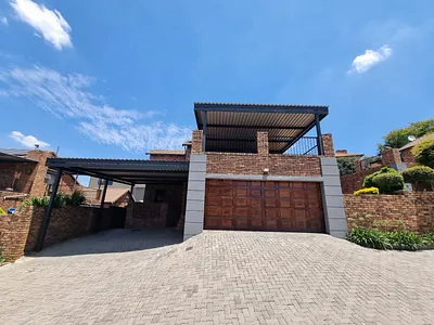 4 Bedroom Townhouse To Rent in Alberton - 29Tx.webp