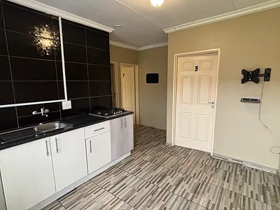 3 Bedroom Apartment To Rent in Kempton Park - 2Vg1.webp