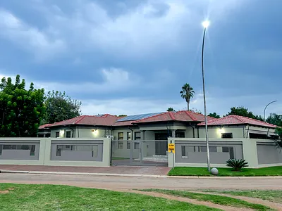 4 Bedroom House For Sale in Benoni - ixIz.webp