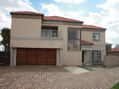 6 Bedroom House For Sale in Boksburg - dlOS.webp