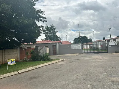 3 Bedroom Townhouse For Sale in Johannesburg - 162g.webp