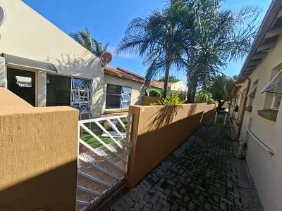 2 Bedroom Townhouse To Rent in Alberton - 1RVv.webp