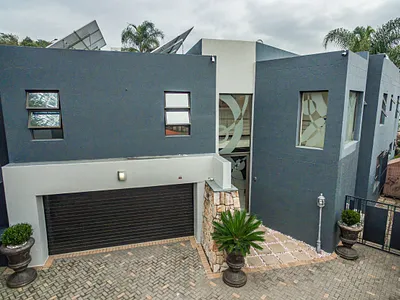4 Bedroom Townhouse For Sale in Johannesburg - img