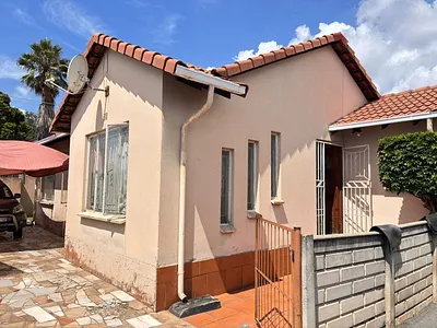 3 Bedroom Townhouse For Sale in Johannesburg - img