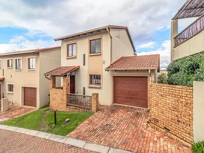 2 Bedroom Townhouse For Sale in Roodepoort - XTE5.webp