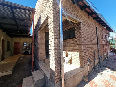 1 Bedroom Apartment To Rent in Soweto - img