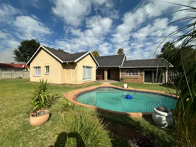 3 Bedroom House For Sale in Alberton - H0go.webp