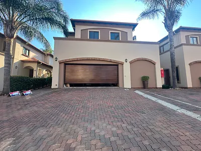 3 Bedroom Townhouse For Sale in Johannesburg - img