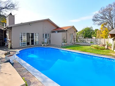 4 Bedroom House For Sale in Randburg - PE3n.webp