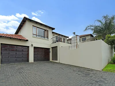 3 Bedroom House For Sale in Sandton - 8y7j.webp
