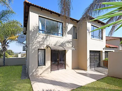 3 Bedroom House For Sale in Sandton - BJlf.webp