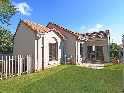 3 Bedroom Townhouse For Sale in Randburg - img