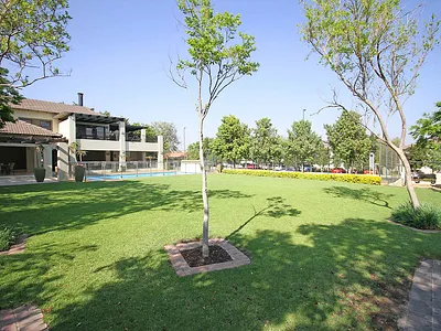2 Bedroom Apartment For Sale in Sandton - img
