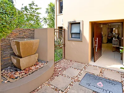 4 Bedroom House For Sale in Sandton - 9sR6.webp