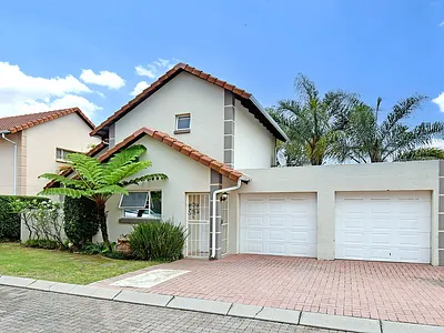 2 Bedroom House For Sale in Sandton - y8V1.webp