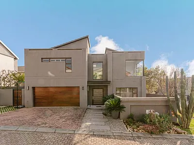 5 Bedroom House For Sale in Sandton - 7yOP.webp
