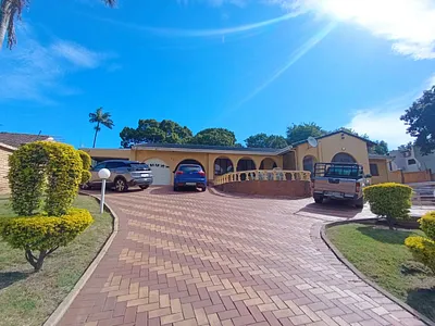 3 Bedroom House For Sale in Pinetown - f0J6.webp