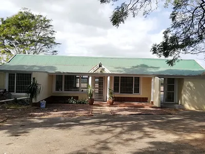 4 Bedroom House For Sale in Queensburgh - img