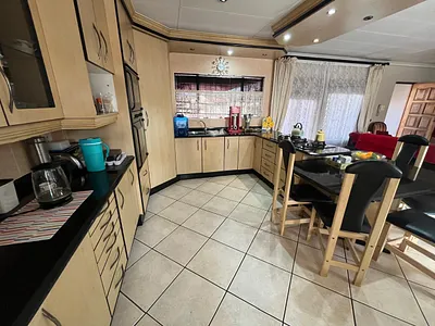 4 Bedroom House For Sale in Alberton - img