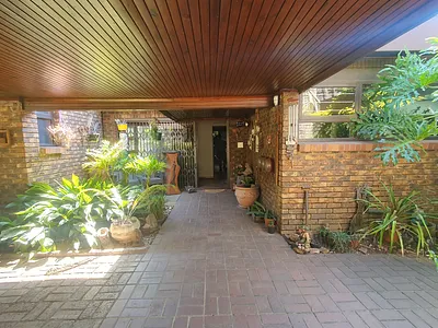 4 Bedroom House For Sale in Germiston - 4Lit.webp