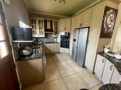 4 Bedroom House For Sale in Alberton - sXkg.webp