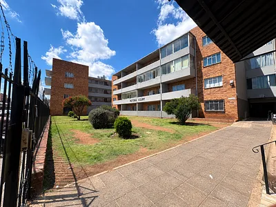2 Bedroom Apartment For Sale in Boksburg - img