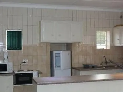 1 Bedroom Apartment To Rent in Bedfordview - img