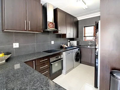 2 Bedroom Townhouse To Rent in Bedfordview - img