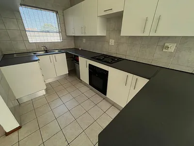 2 Bedroom Apartment For Sale in Alberton - p6ci.webp