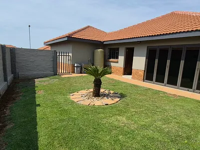 3 Bedroom House For Sale in Rustenburg - CV8x.webp
