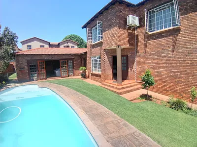 4 Bedroom House To Rent in Rustenburg - 8AWW.webp