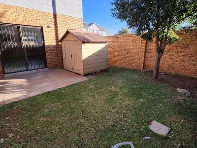 2 Bedroom Apartment For Sale in Midrand - 21OT.webp