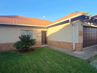 3 Bedroom House For Sale in Rustenburg - wEzL.webp