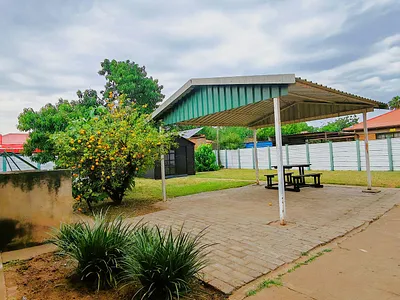 3 Bedroom House For Sale in Vanderbijlpark - L8HN.webp